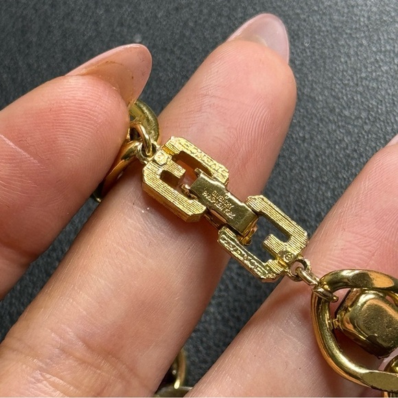 Vintage Authentic Givenchy gold bracelet with purple stone - Picture 3 of 13